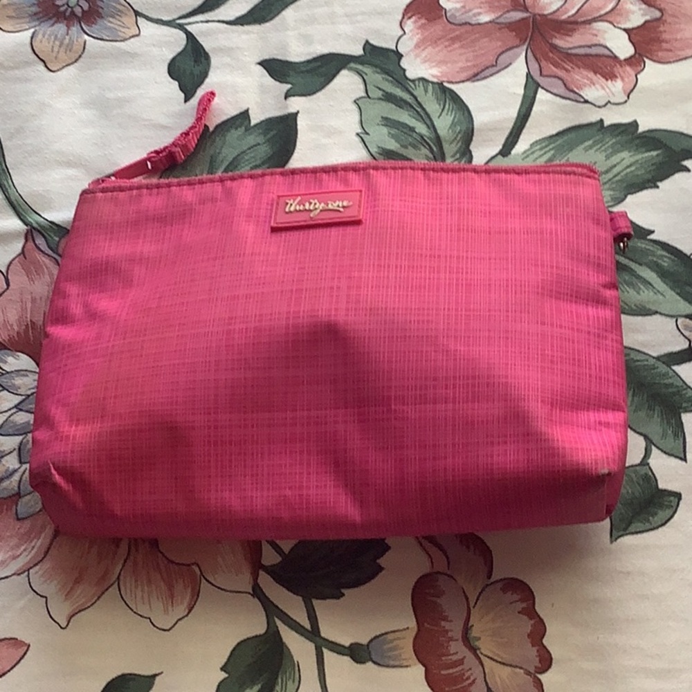 Thirty One 💄 makeup bag plaid pink zipper. Good interior .